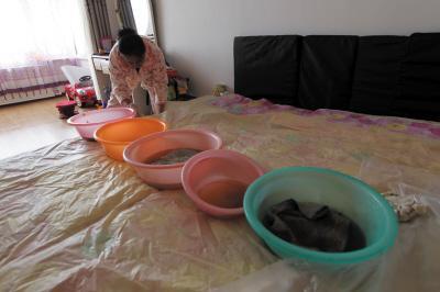 阆中楼上漏水，住户失联，小区没物管，业主维权难！律师来支招……